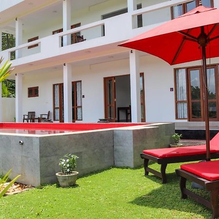 Villa Red Pool Хіккадува Екстер'єр фото