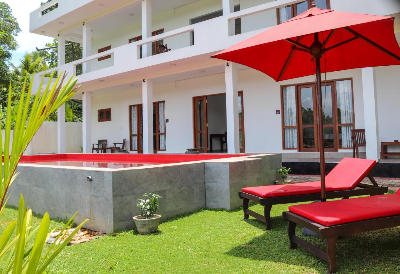 Villa Red Pool Хіккадува Екстер'єр фото