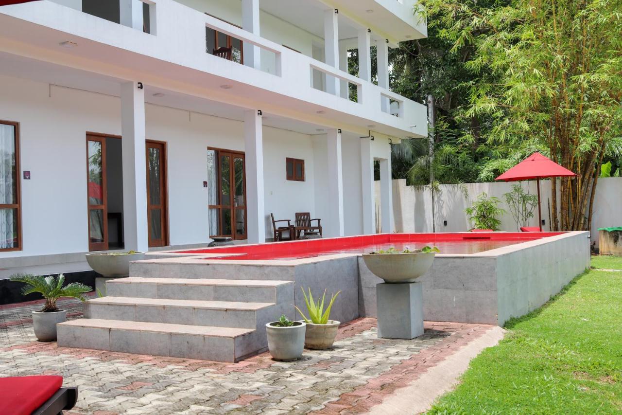 Villa Red Pool Хіккадува Екстер'єр фото