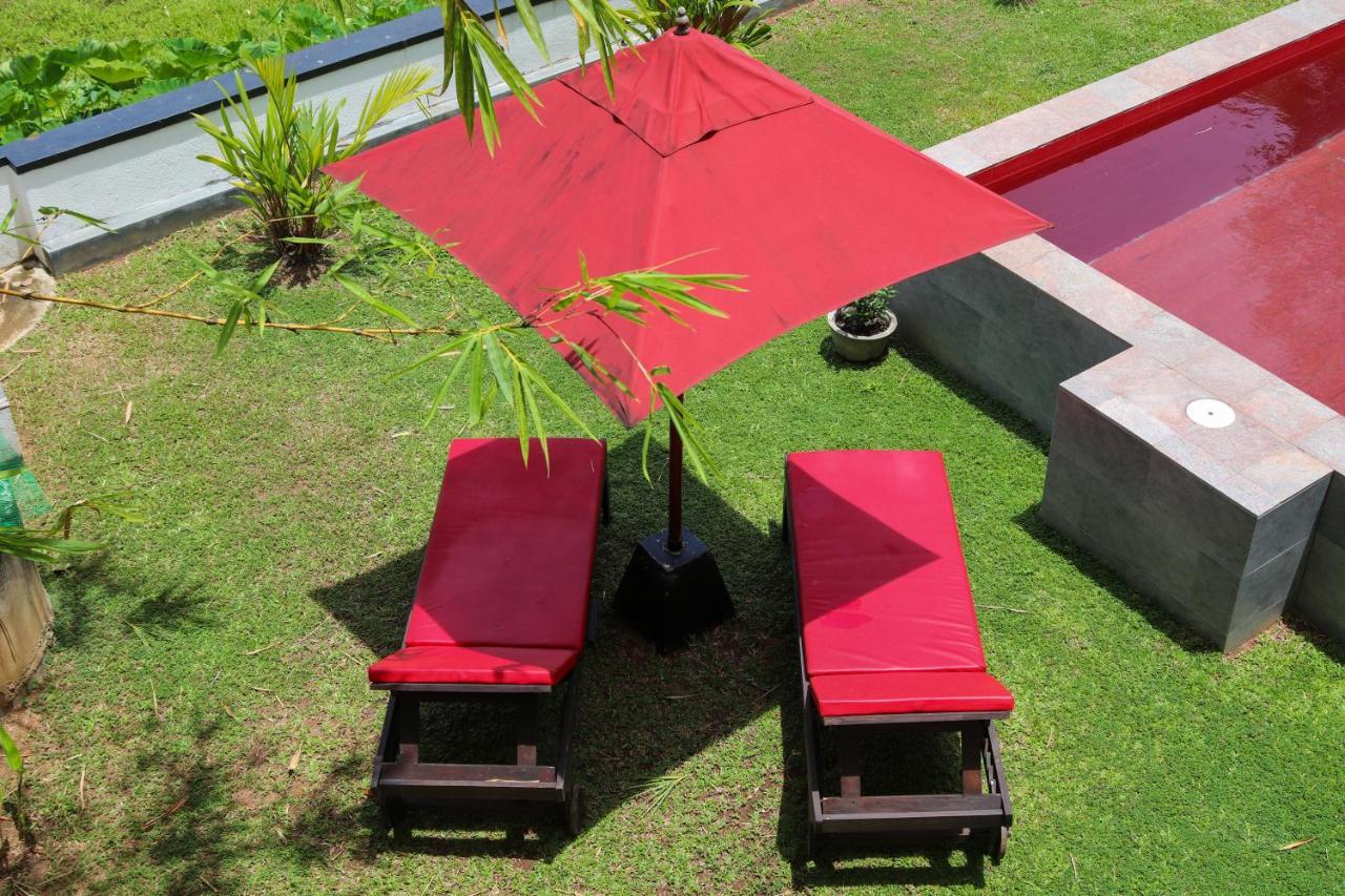 Villa Red Pool Хіккадува Екстер'єр фото