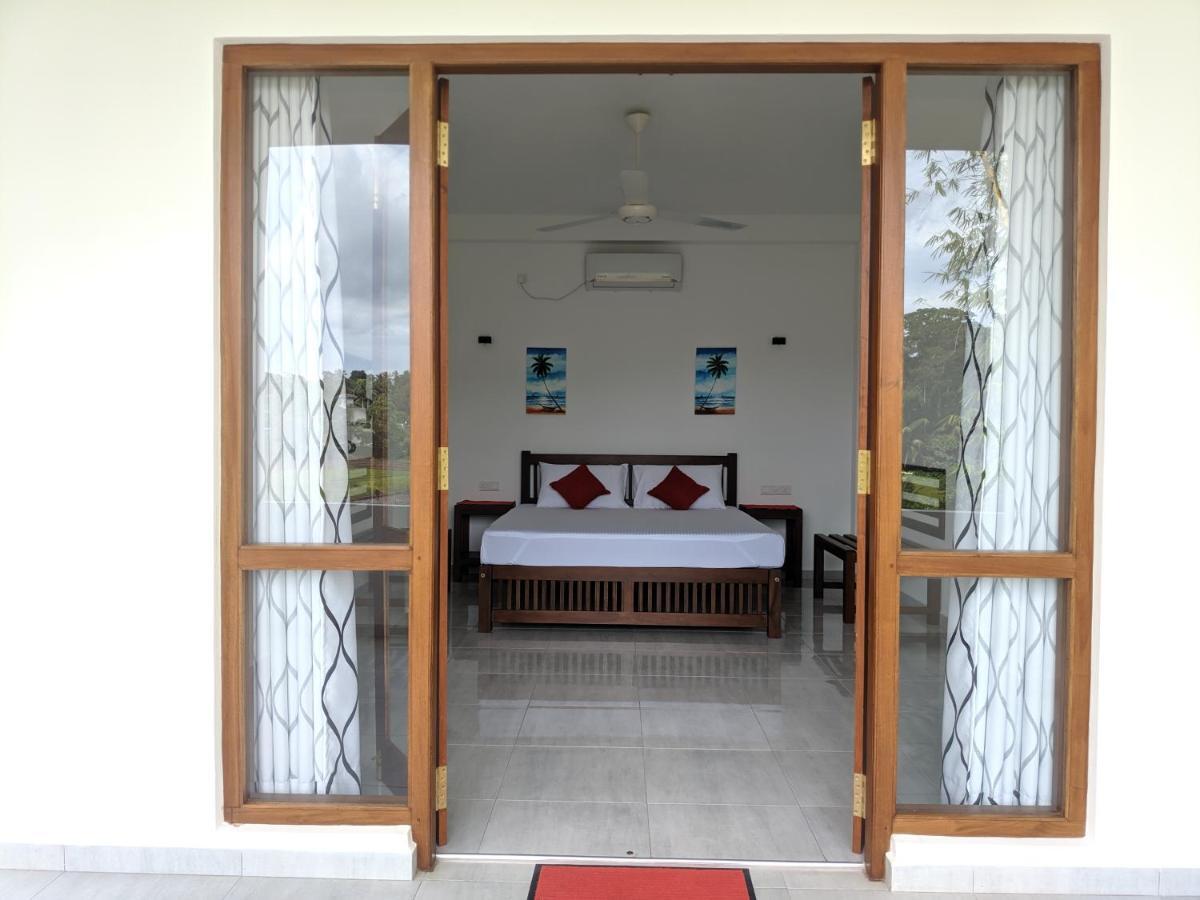 Villa Red Pool Хіккадува Екстер'єр фото