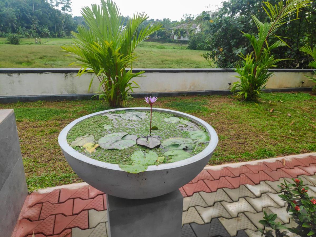 Villa Red Pool Хіккадува Екстер'єр фото